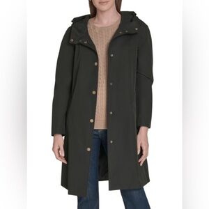 Tommy Hilfiger Rain Coat.
Black
Medium